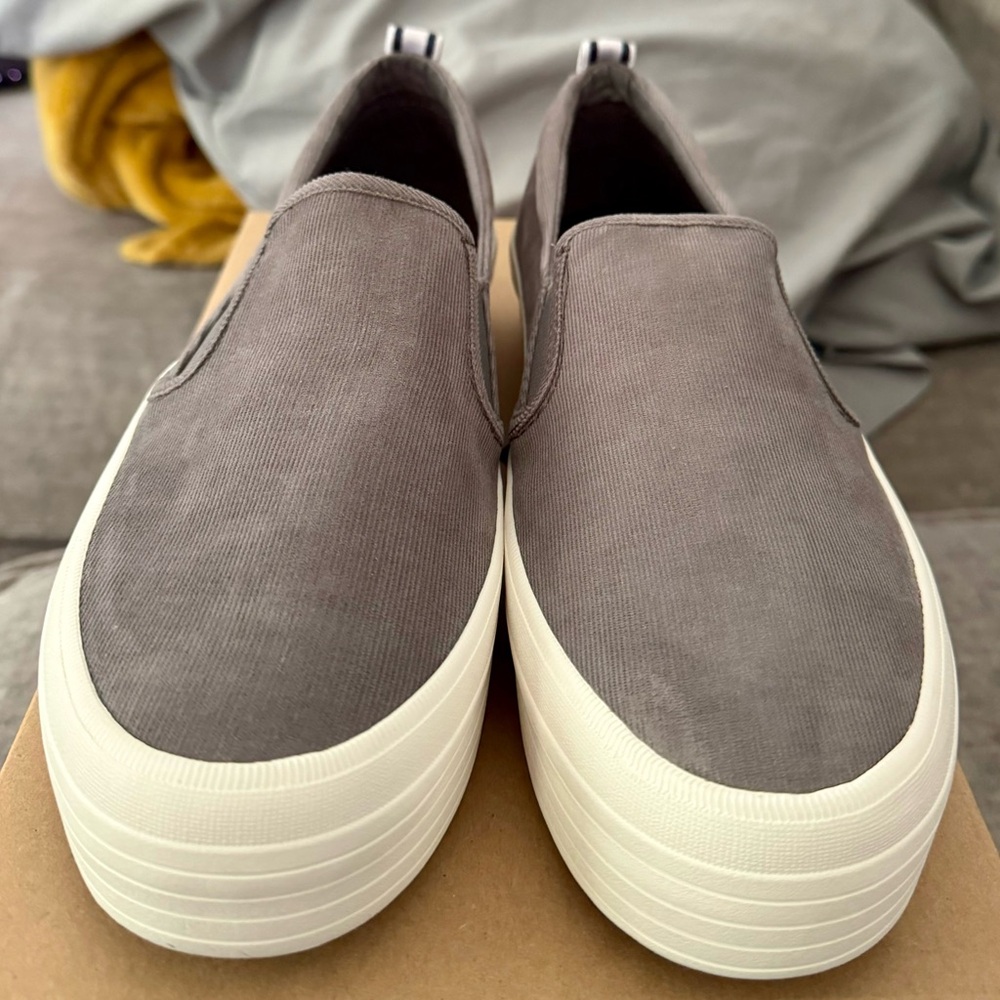 NIB women’s grey Sperrys